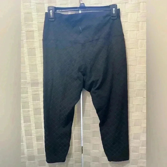 Nike Capri Yoga Black Pants size large strechy material, thick material no show - Picture 5 of 8